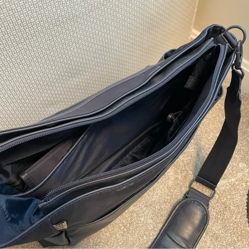 BÉIS The Diaper Bag in Navy